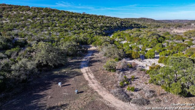 Listing photo id 21 for 2733 Private Road 4560