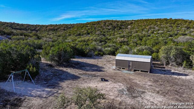 Listing photo id 2 for 2733 Private Road 4560