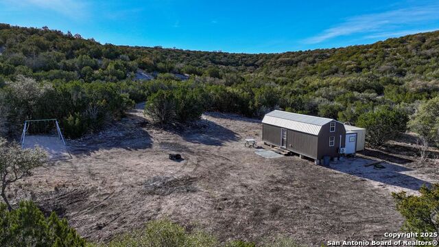 Listing photo id 3 for 2733 Private Road 4560