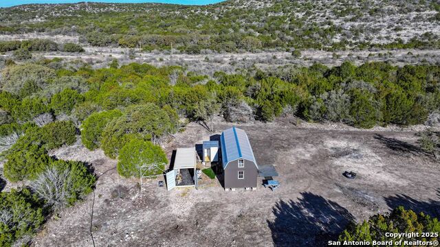 Listing photo id 4 for 2733 Private Road 4560