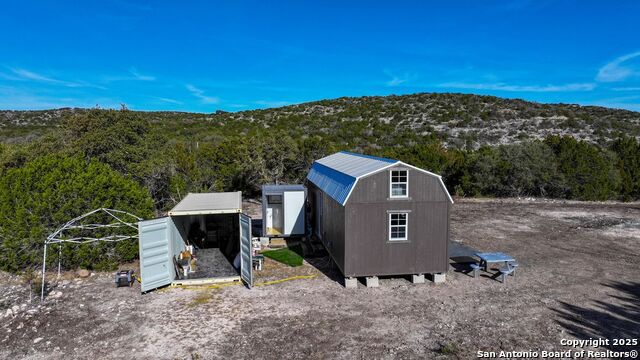 Listing photo id 5 for 2733 Private Road 4560