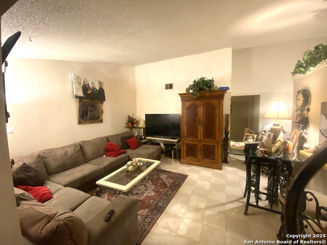 Listing photo id 1 for 5262 Meadow Rise