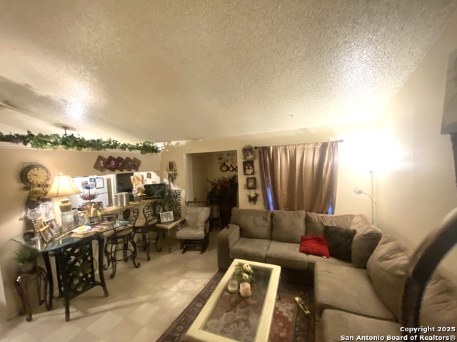 Listing photo id 2 for 5262 Meadow Rise