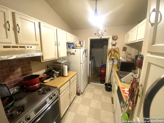 Listing photo id 3 for 5262 Meadow Rise