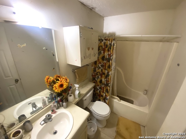 Listing photo id 5 for 5262 Meadow Rise