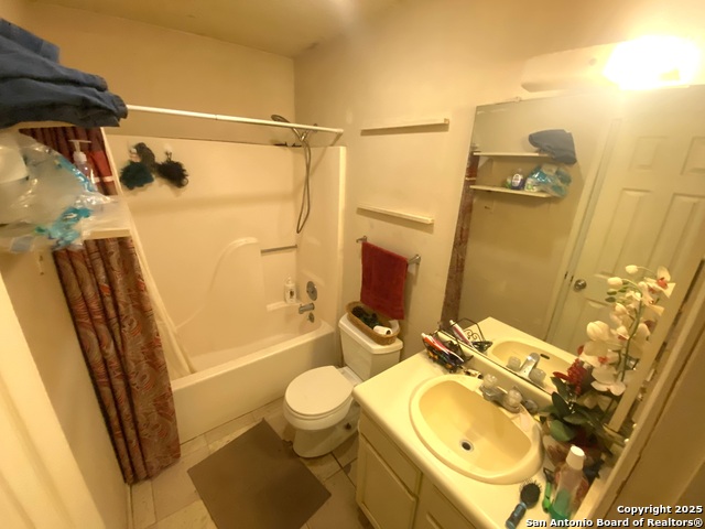 Listing photo id 7 for 5262 Meadow Rise