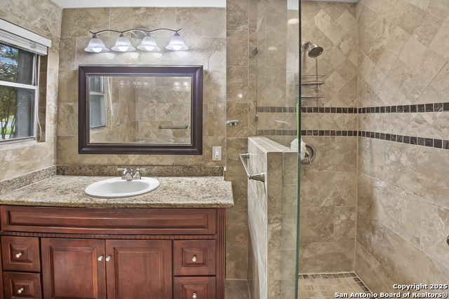 Image 12 of 22 For 136 Danube Dr