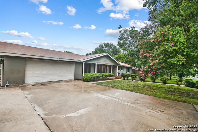 Image 2 of 22 For 136 Danube Dr