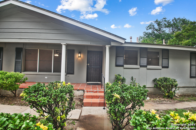 Image 3 of 22 For 136 Danube Dr