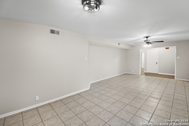 Image 5 of 22 For 136 Danube Dr