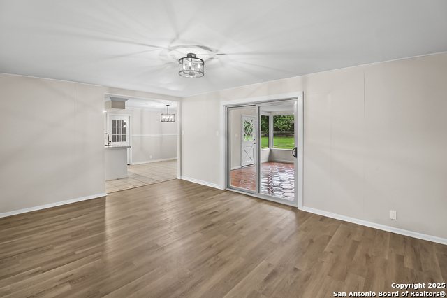 Image 6 of 22 For 136 Danube Dr