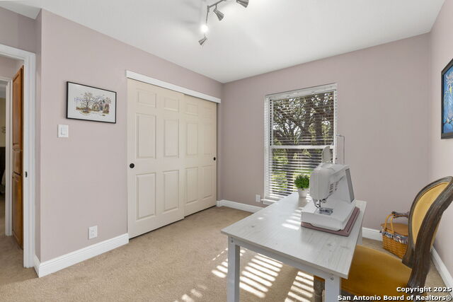 Image 23 of 37 For 19502 Encino Bow
