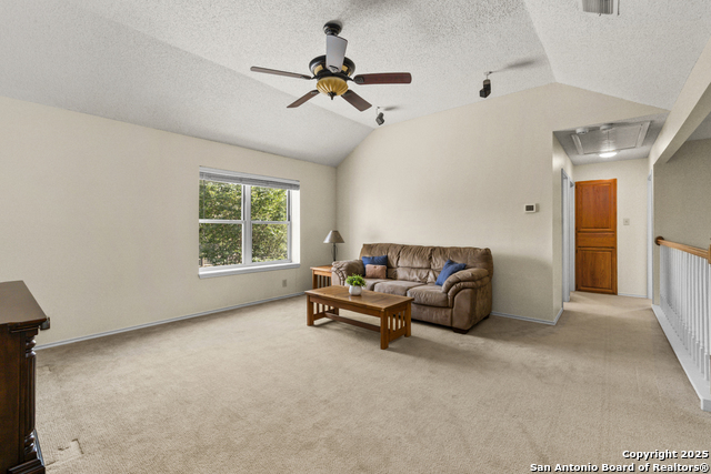 Image 28 of 37 For 19502 Encino Bow
