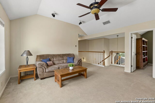 Image 29 of 37 For 19502 Encino Bow