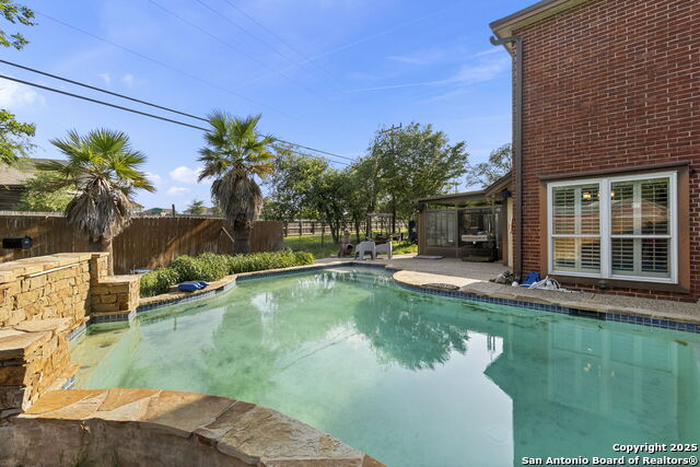 Image 31 of 37 For 19502 Encino Bow