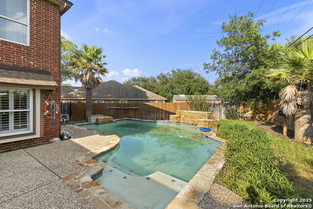 Image 32 of 37 For 19502 Encino Bow