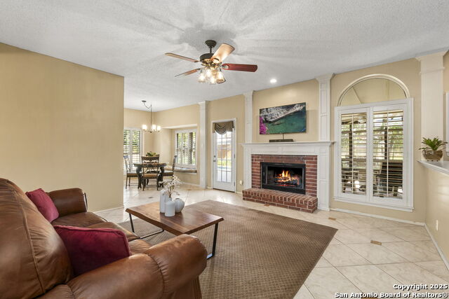Image 4 of 37 For 19502 Encino Bow
