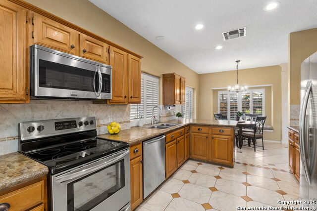 Image 9 of 37 For 19502 Encino Bow