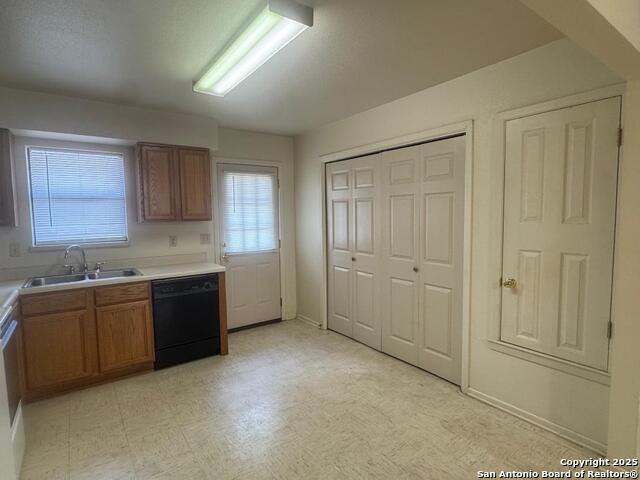 Image 4 of 9 For 827 Dallas  A