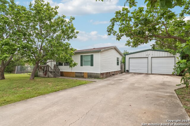 Details for 1111 Valeria, Marion, TX 78124
