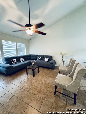 Listing photo id 9 for 11131 Palomino Bluff