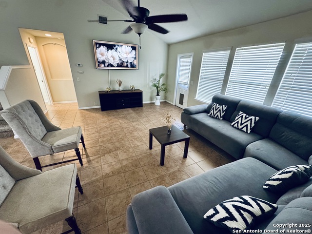 Listing photo id 4 for 11131 Palomino Bluff