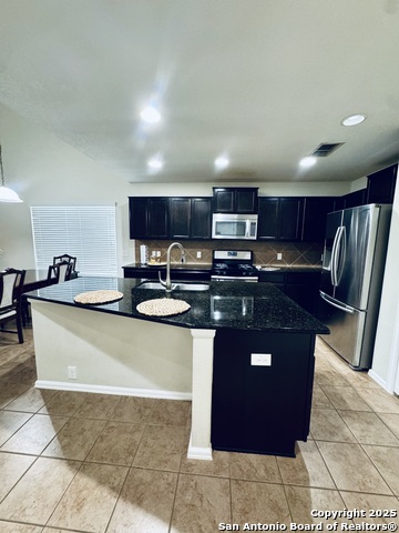Listing photo id 6 for 11131 Palomino Bluff