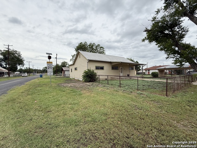 Image 6 of 27 For 16021 Front St N