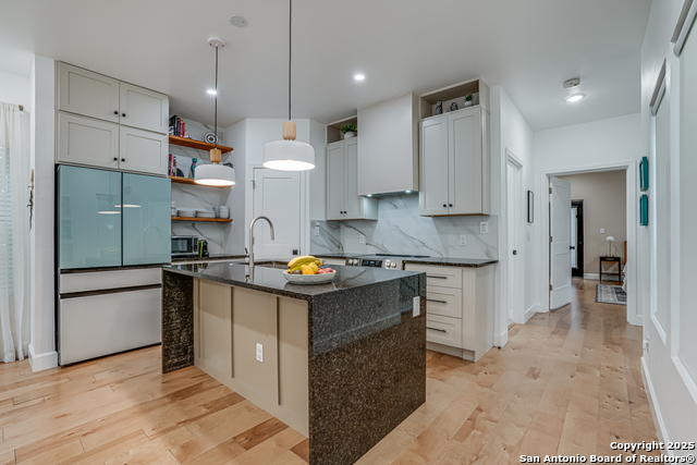 Image 8 of 40 For 211 Gibson Street