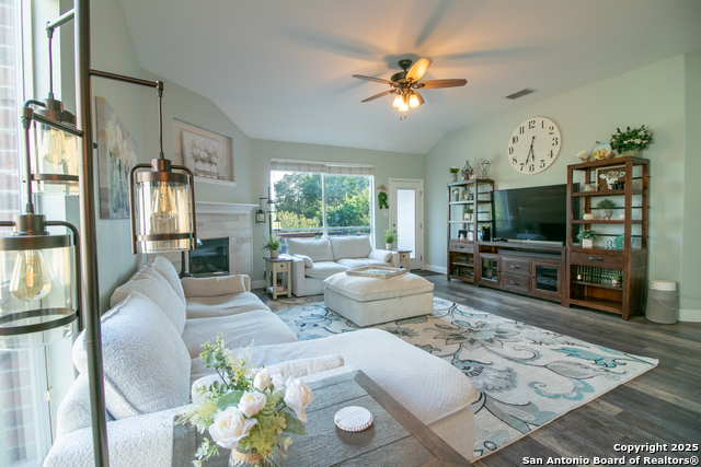 Image 11 of 44 For 24038 Waterhole Ln