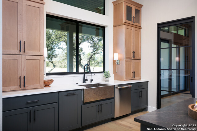 Image 11 of 47 For 439 Junker Hill Dr