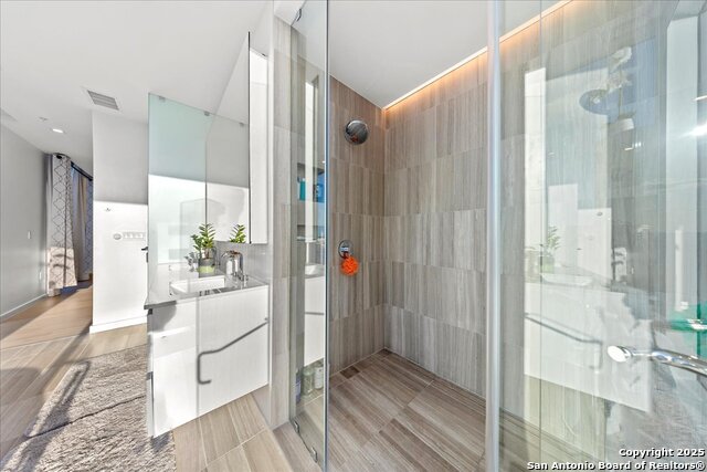 Listing photo id 20 for 313 17th Unit