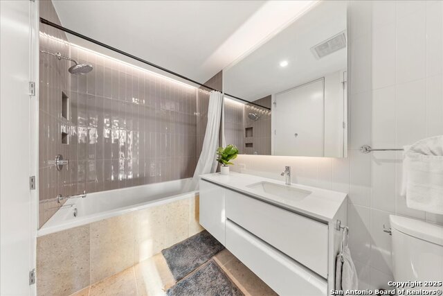 Listing photo id 23 for 313 17th Unit