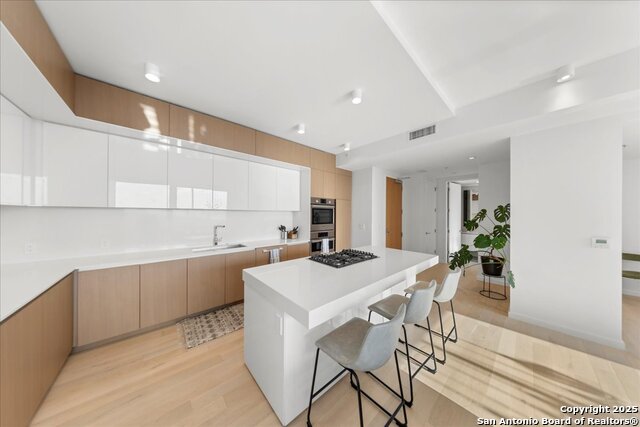 Listing photo id 2 for 313 17th Unit