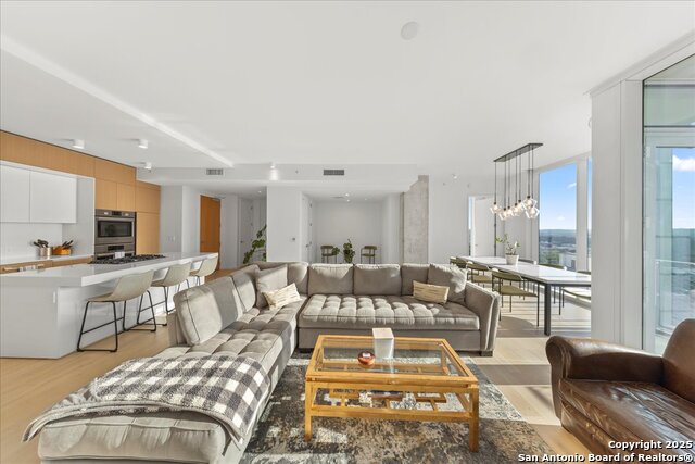 Listing photo id 7 for 313 17th Unit