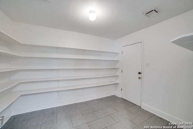 Image 10 of 21 For 7711 Chatsworth