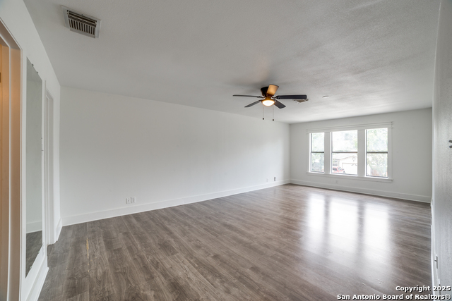 Image 12 of 21 For 7711 Chatsworth
