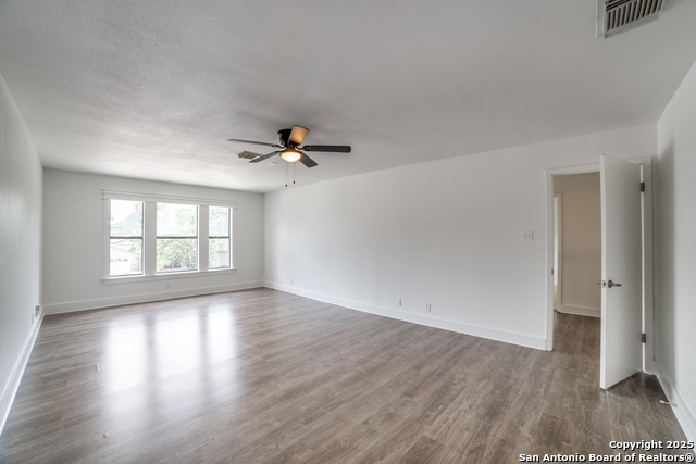 Image 14 of 21 For 7711 Chatsworth