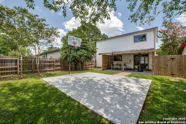 Image 21 of 21 For 7711 Chatsworth