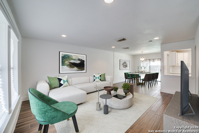 Image 4 of 21 For 7711 Chatsworth