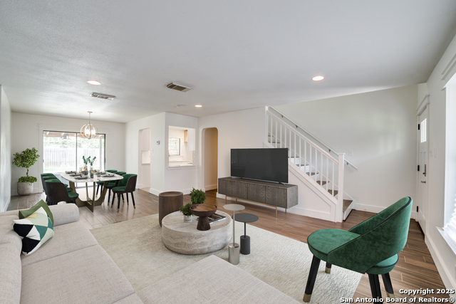 Image 5 of 21 For 7711 Chatsworth