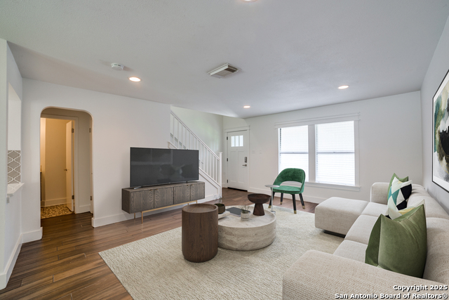 Image 6 of 21 For 7711 Chatsworth