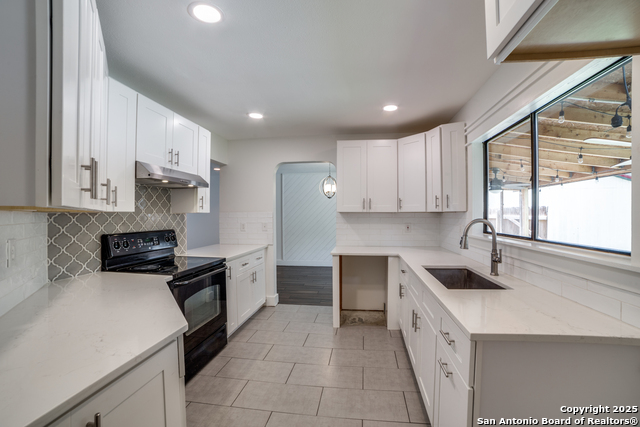 Image 7 of 21 For 7711 Chatsworth