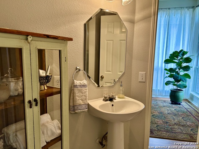 Listing photo id 12 for 12806 Vista Haven