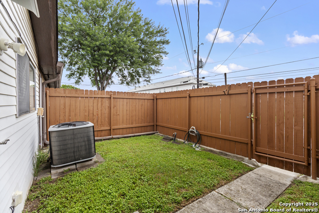 Image 23 of 32 For 609 Oak Park Dr  609