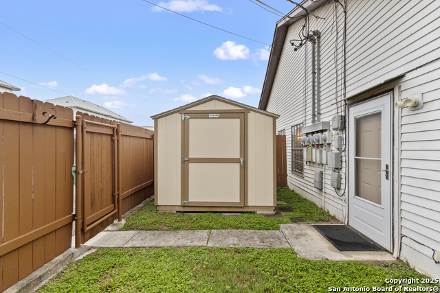 Image 25 of 32 For 609 Oak Park Dr  609