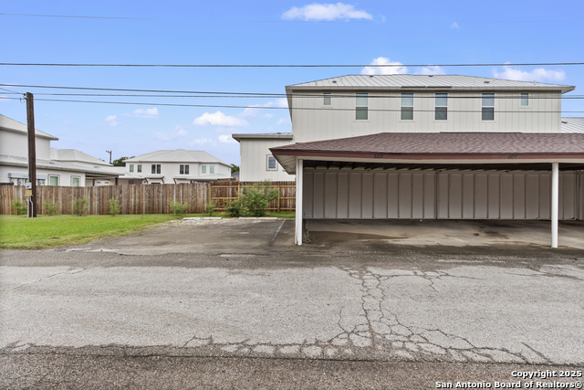 Image 26 of 32 For 609 Oak Park Dr  609