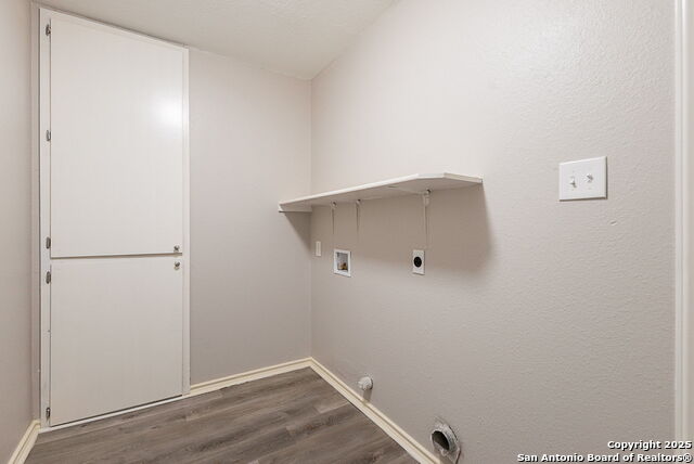Image 31 of 37 For 7825 Sandpiper Park
