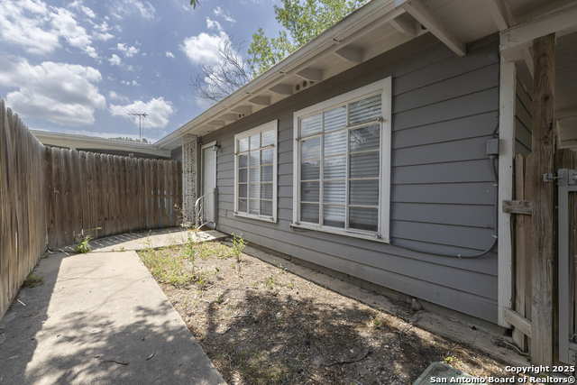 Image 17 of 33 For 311 Karen Ln