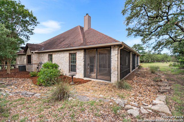 Image 13 of 47 For 106 Oak Meadow Ln